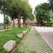 Platz-vor-der-alten-Schule